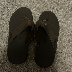 Boys rainbow flip flops